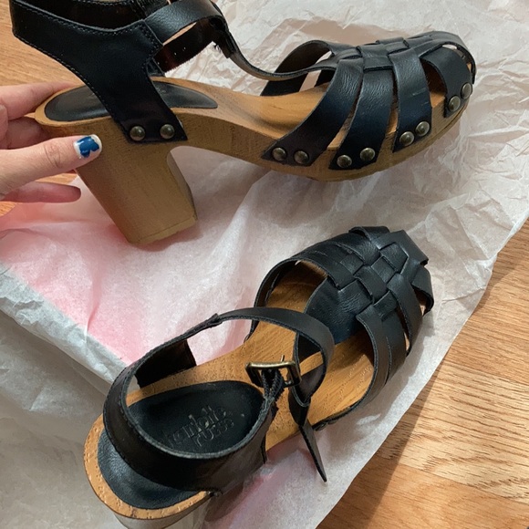 Charlotte Russe Clog Heels - Picture 3 of 4